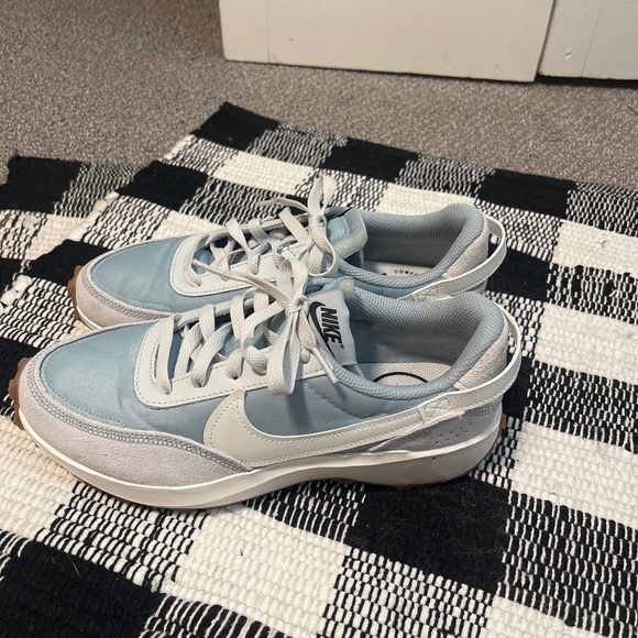Nike Tennis Shoes - Picture 1 of 6